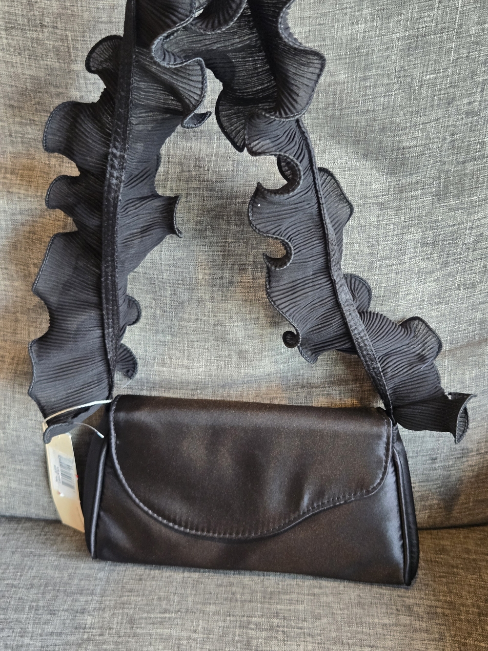 NWT Jewel Badgley Mischka Woman's Sophia Ruffle Me Shoulder Bag